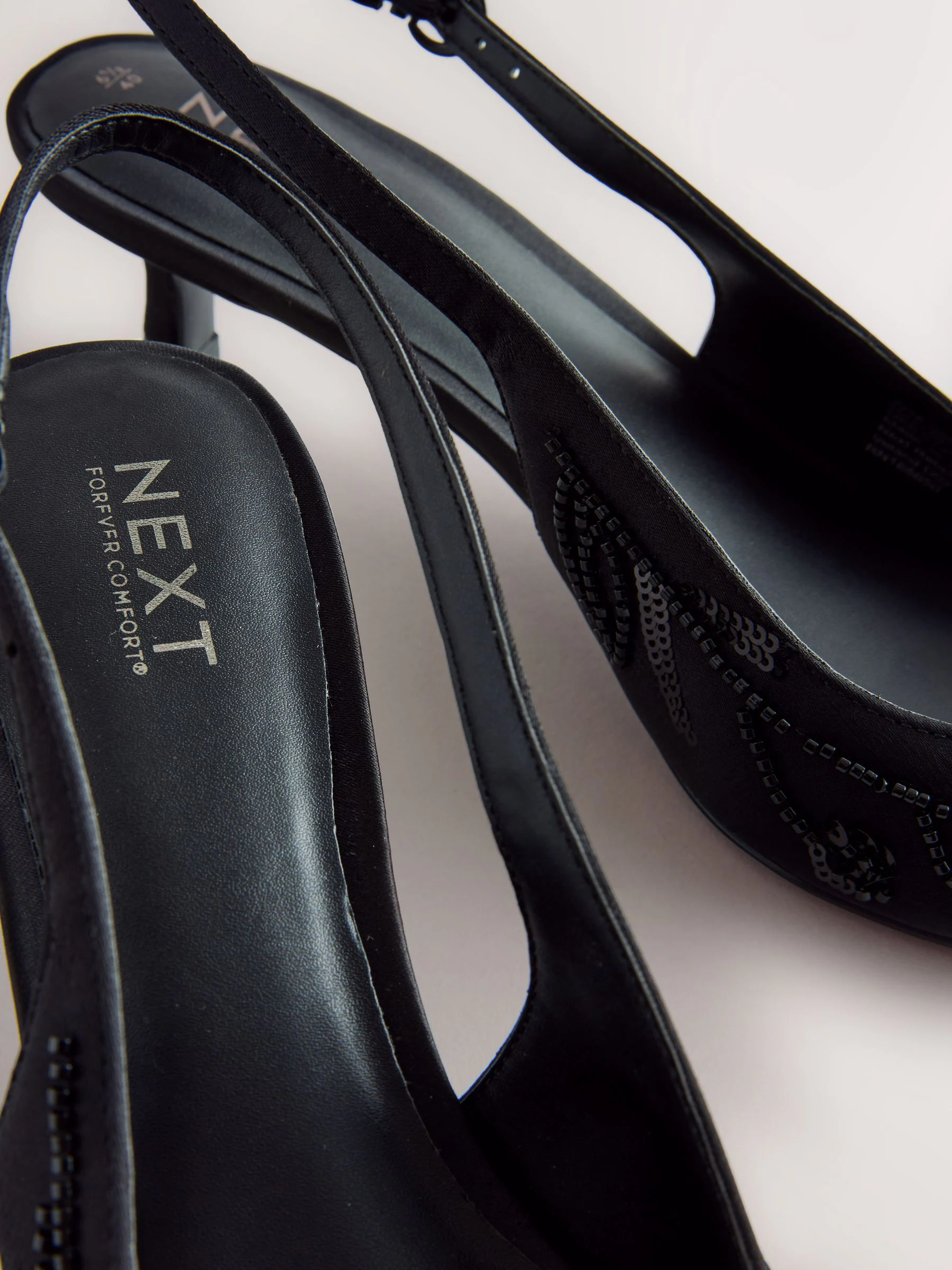Zwart - Forever Comfort Satin Beaded Slingback Kitten Heels