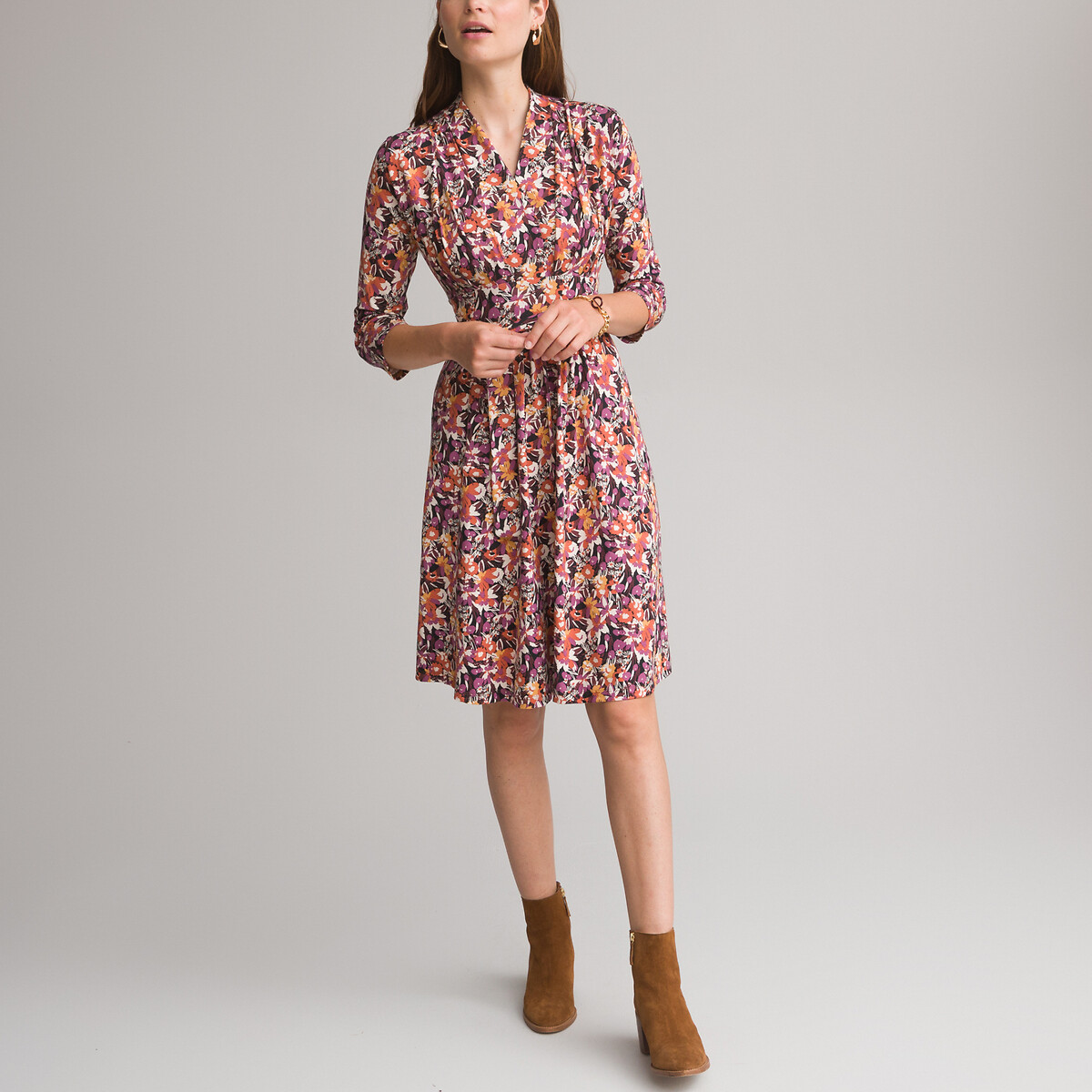 ANNE WEYBURN<br>Vestido estampado, evasê, comprimento midi, mangas 3/4