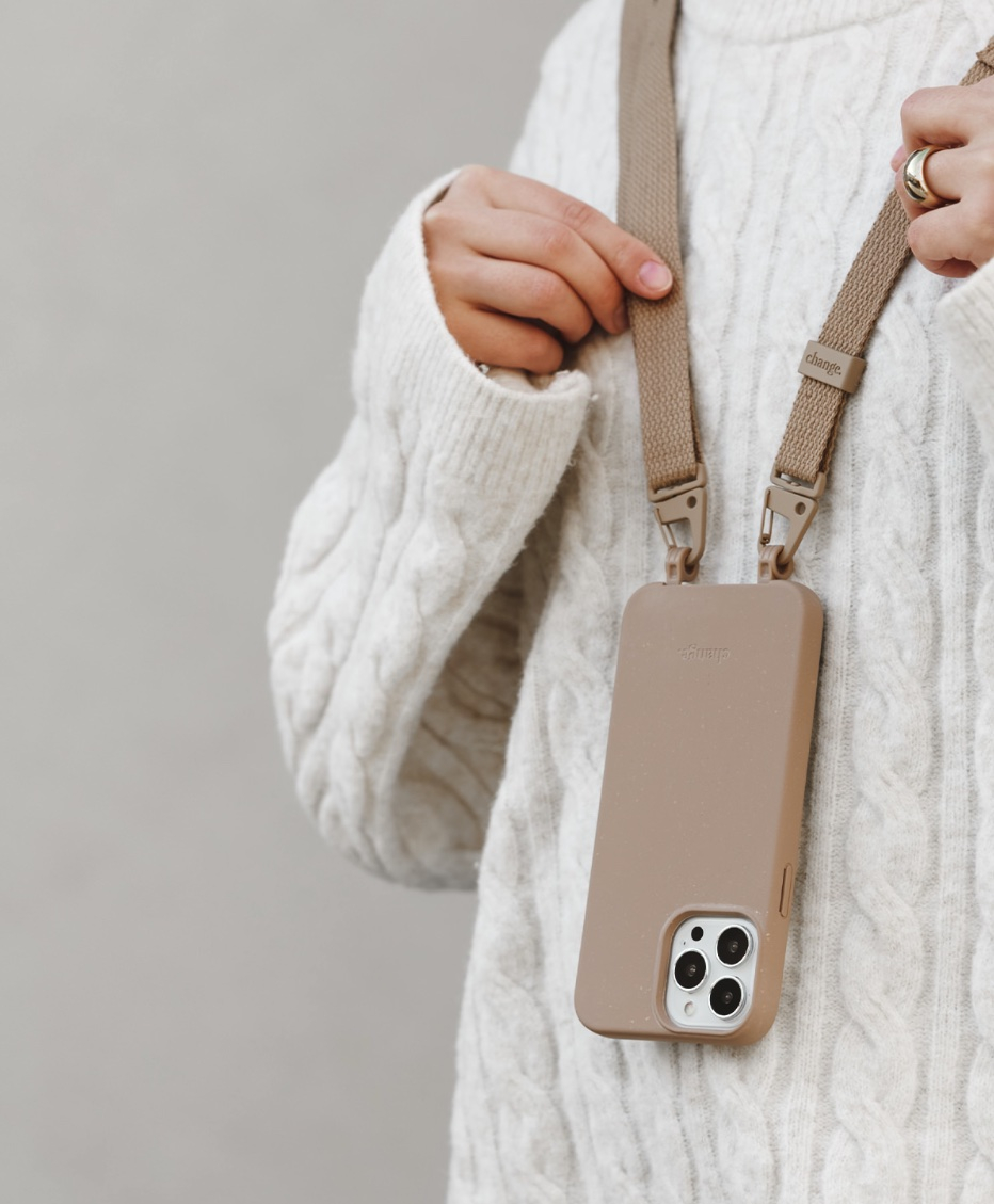 iPhone 14 Pro Max Necklace ChangeCase Hülle Vegan Biologisch Abbaubar   Abnehmbare OEKO-TEX® Baumwoll Kordel Handykette (CHA187) Taupe