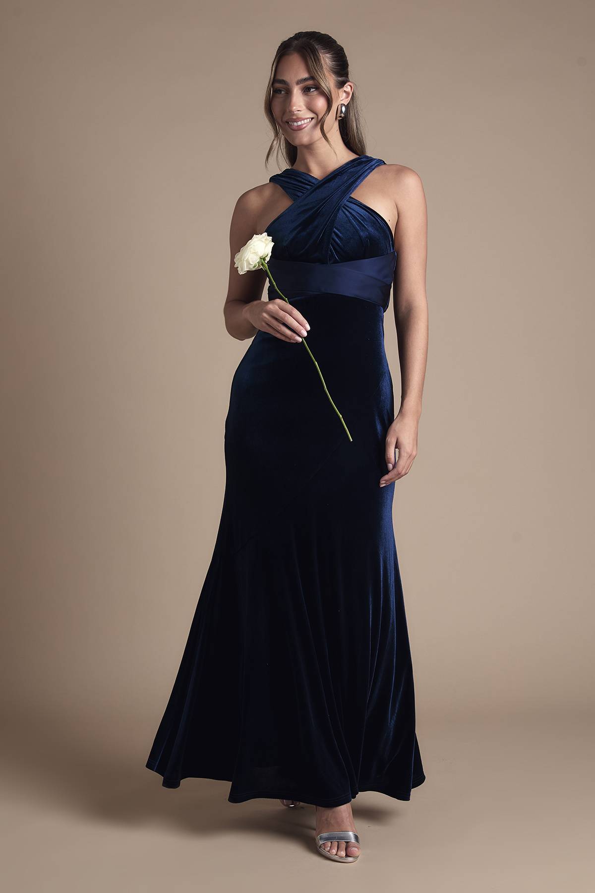 Coast Robe de Demoiselle d'Honneur Longue en Velours à Col Halter et Coupe Sirène