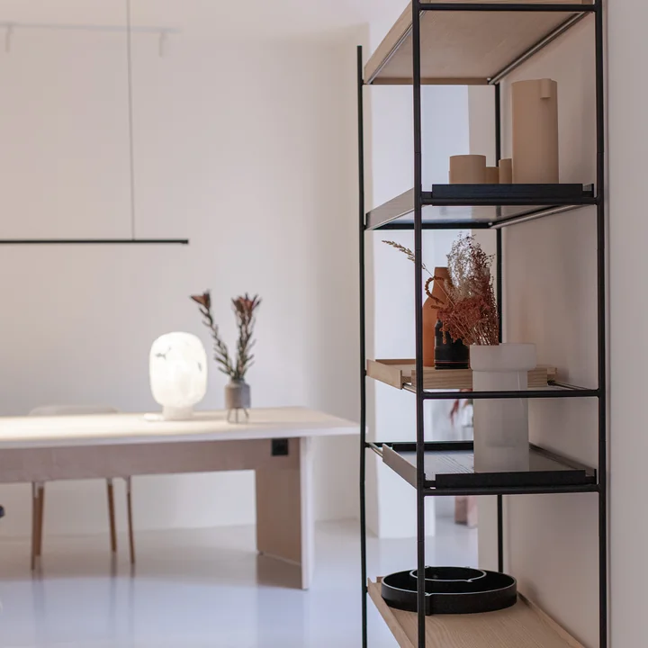 Woud - Tray Shelf niedrig, Walnuss / schwarz (Konfiguration 1)