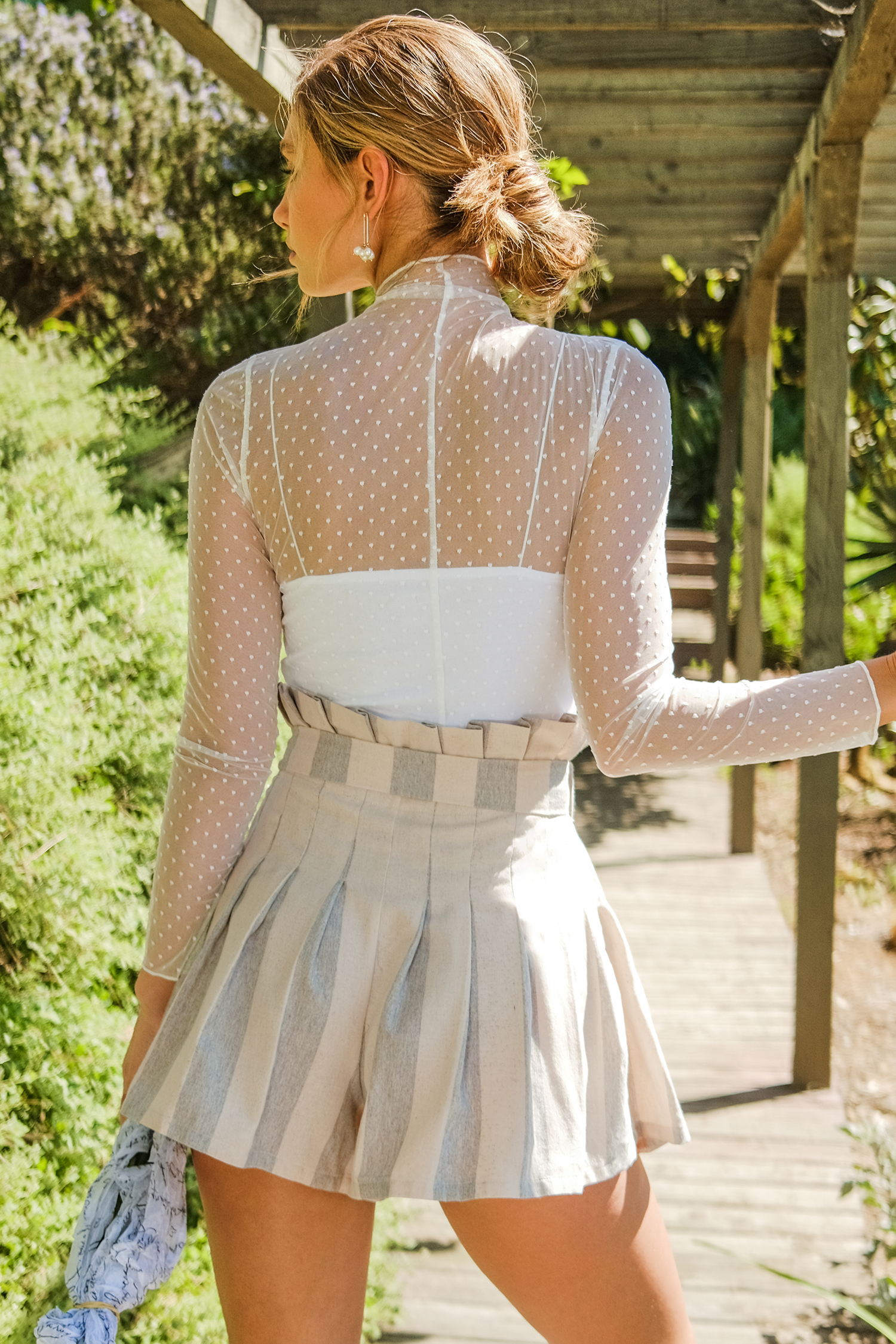 Short à jambe évasée et taille froncée avec rayures