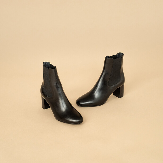 Bottines à talons et bouts pointus  en cuir noir