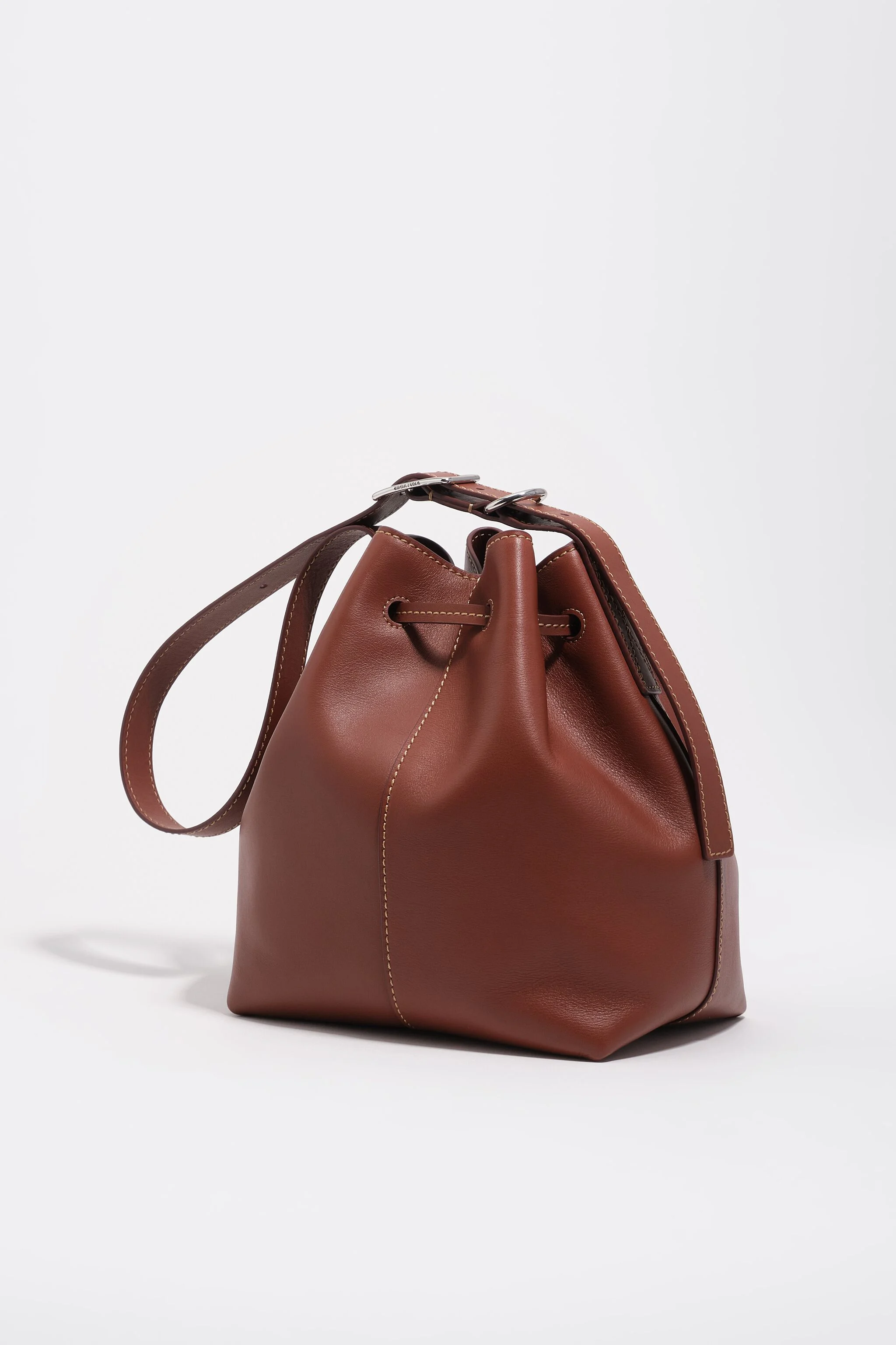 Bolsa tipo saco Carlino grande em couro cor nogueira
