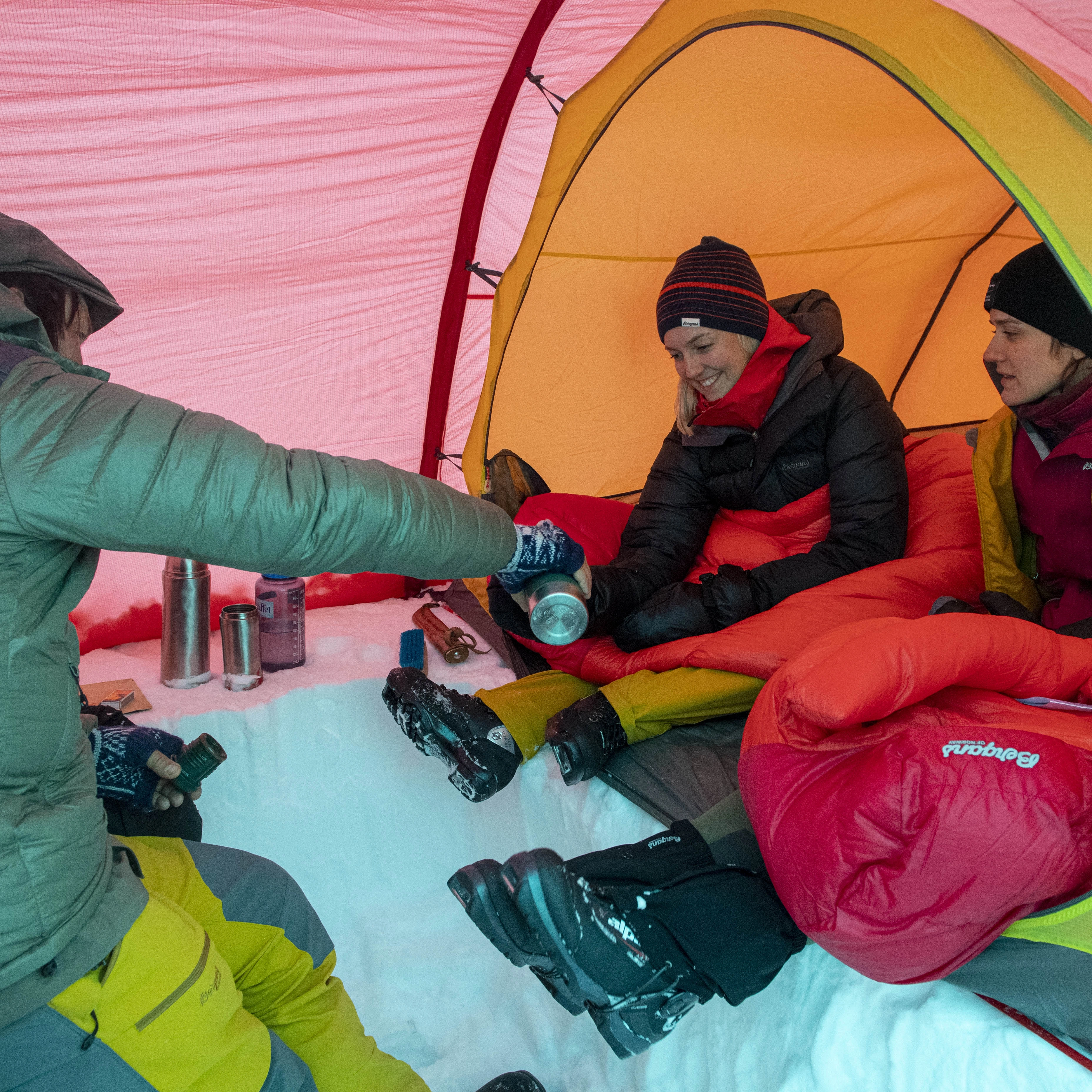 Helium Expedition Tunnel 4-Pers Tent Red