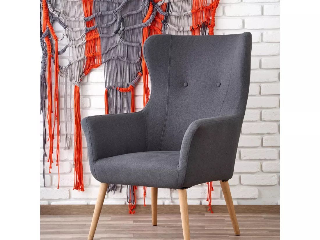 Fauteuil rembourré en tissu gris foncé avec dossier haut et pieds en bois de caoutchouc WISH
