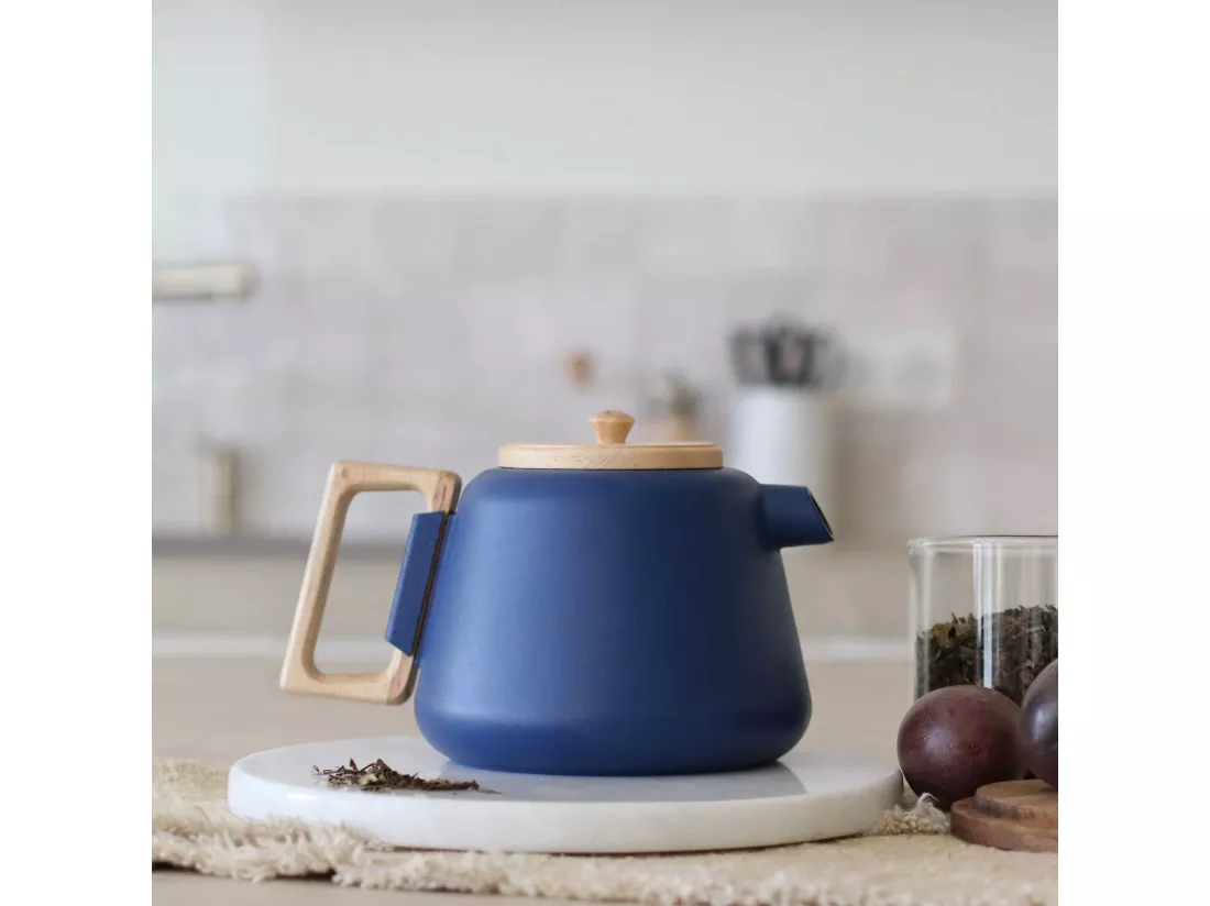 Ogo Living - Theiere Viggo 1000ml En Fonte Bleu Avec Poignee Couvercle Bois
