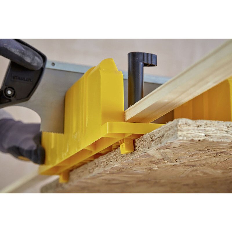 Boîte à coupe plastique avec cales excentriques Stanley + Scie à dos