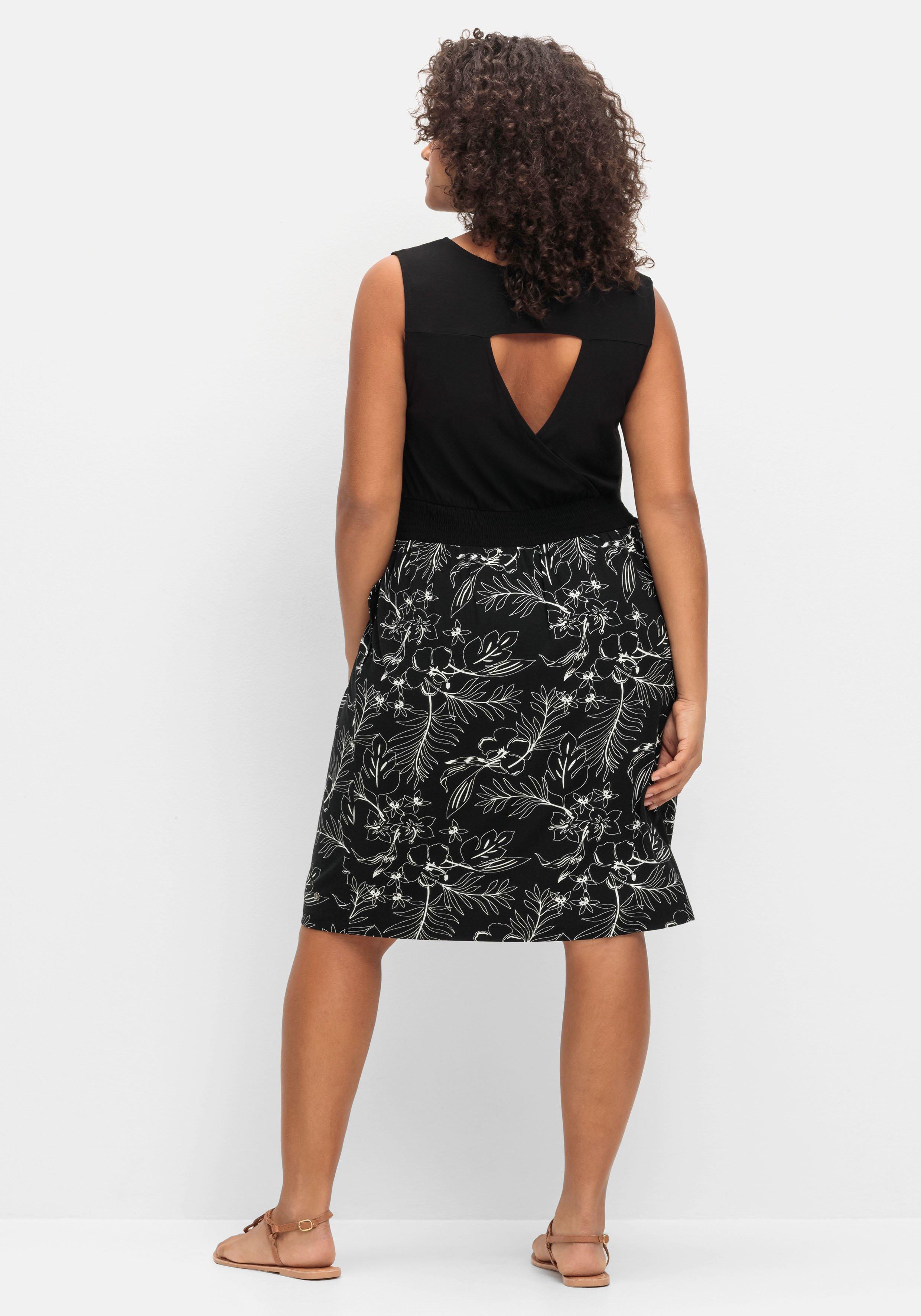Jerseykleid in Wickeloptik, mit V-Cut hinten