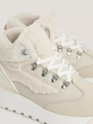 Botas híbridas de couro com travas