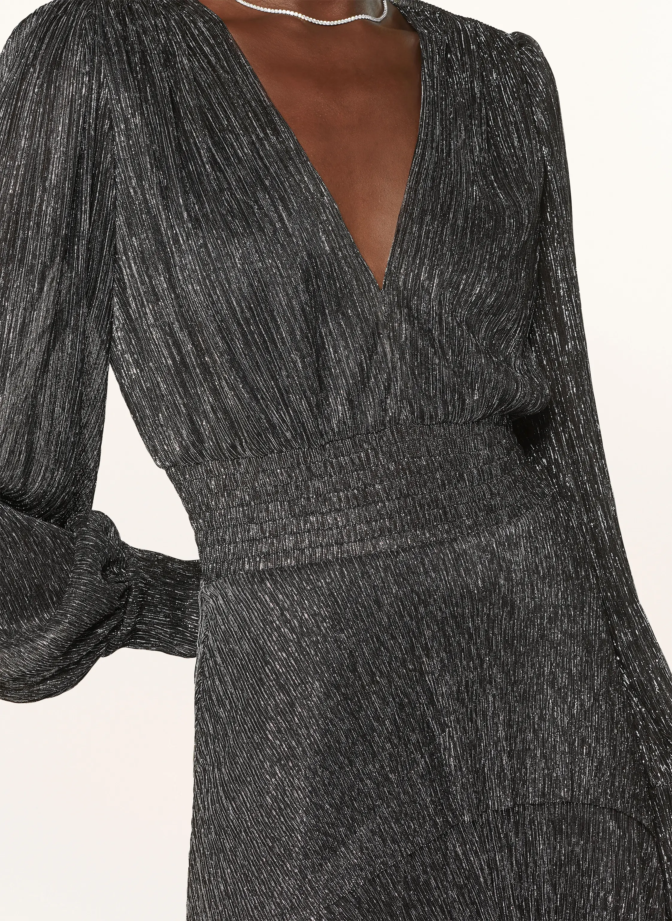 maje Kleid mit Glitzergarn und Volants