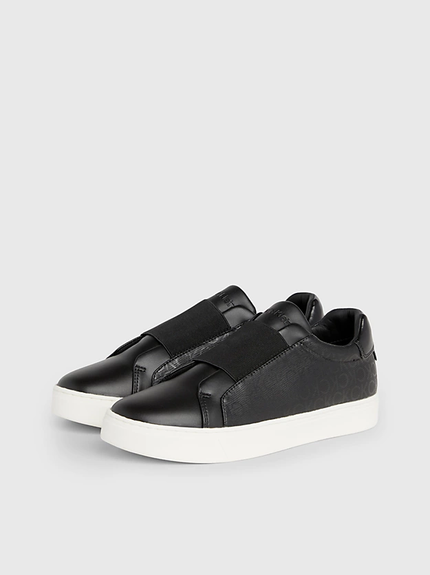 Sapatos sem cadarço com logotipo