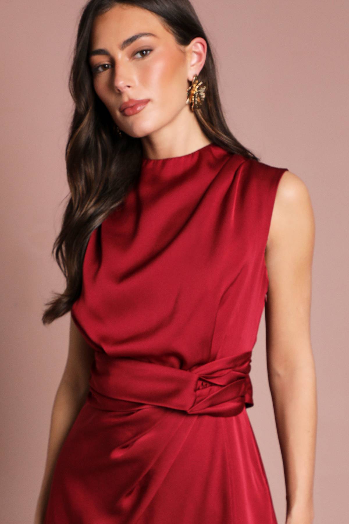 Coast Robe Mi-Longue en Satin avec Taille Torsadée