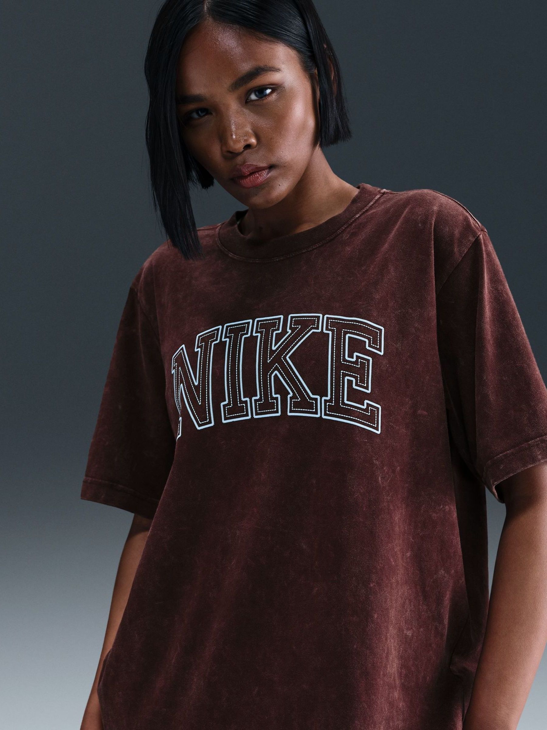 Rood - Nike Oversized Graphic Print Logo T-Shirt