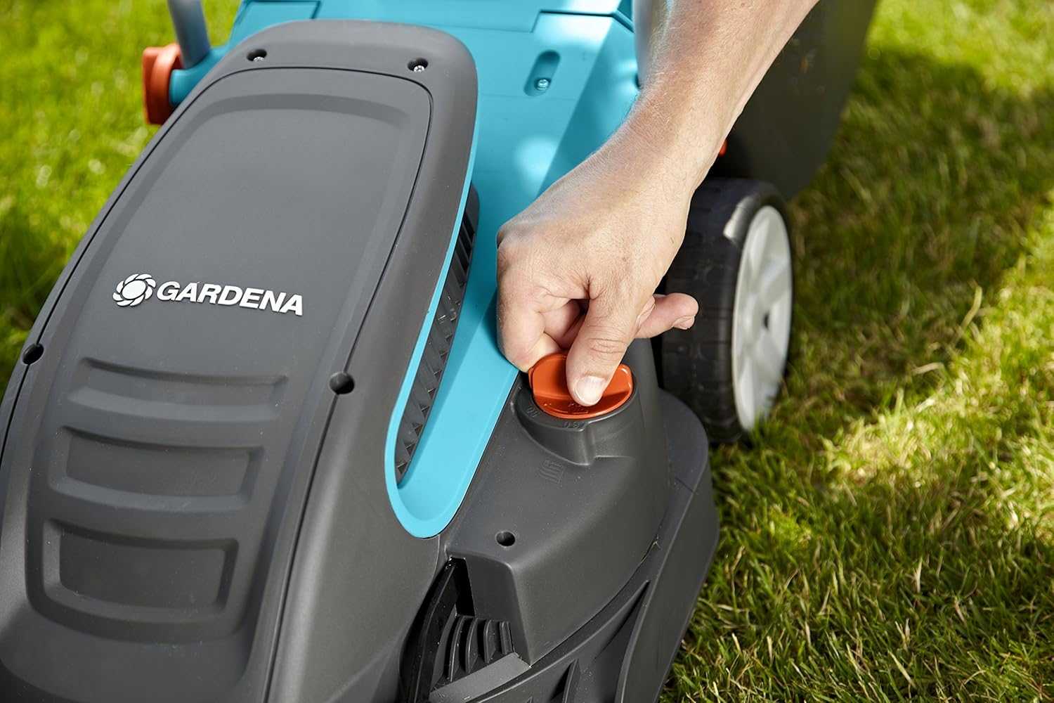 Gardena PowerMax Elektro-Rasenmäher 1400/34: Rasenmäher bis 400 m², 34 cm Schnittbreite, 40 l Fassungsvolumen, ErgoTec Plus-Handgriff (5034-20)