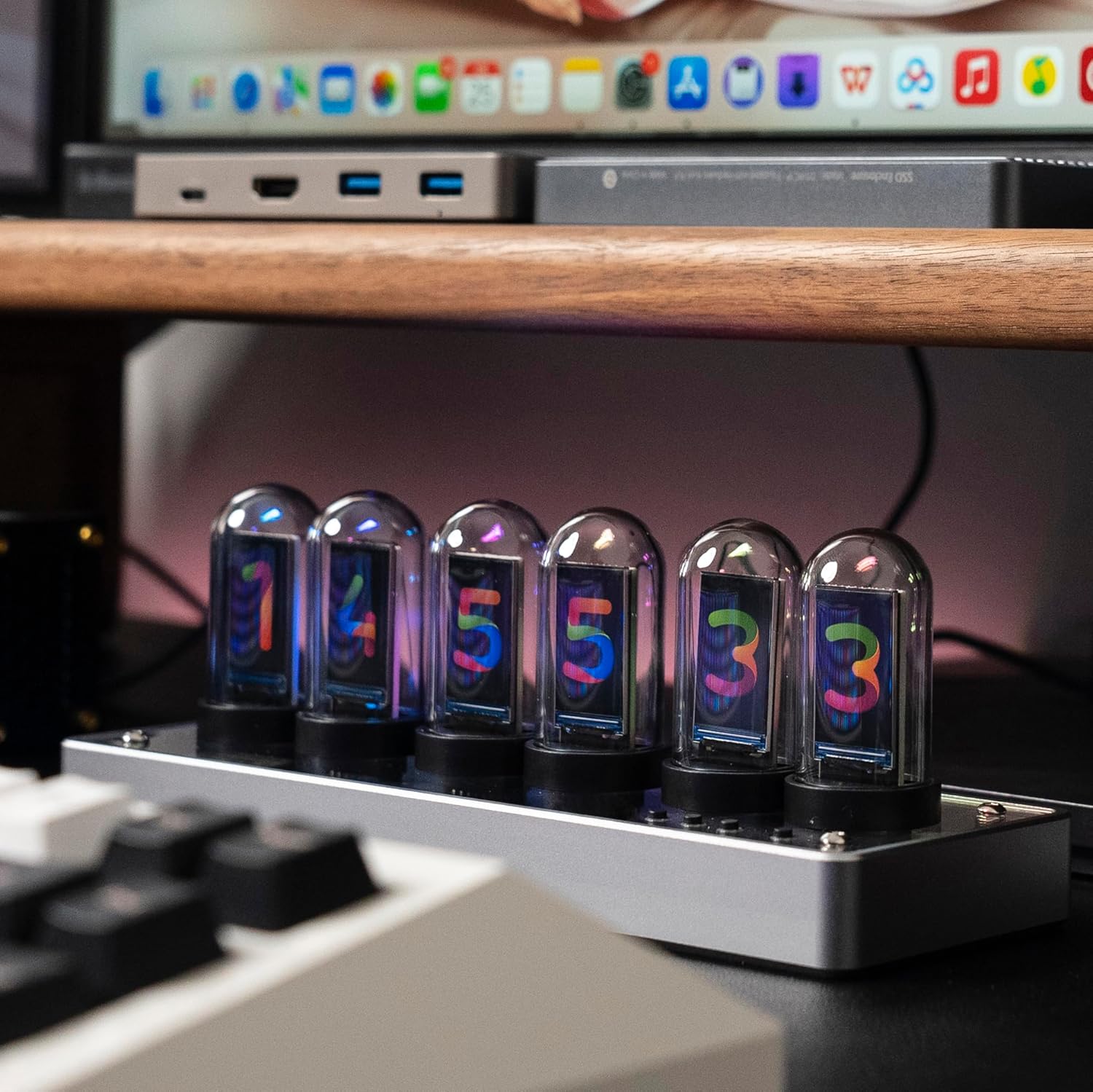 Simulierte Nixie-Röhren-Uhr mit 6 IPS-LCD-Ziffern, WLAN-Synchronisation, RGB-Beleuchtung, personalisierbarer Fotoanzeige und Aluminiumgehäuse – Retro-Cyberpunk-Tischuhr & Geschenk