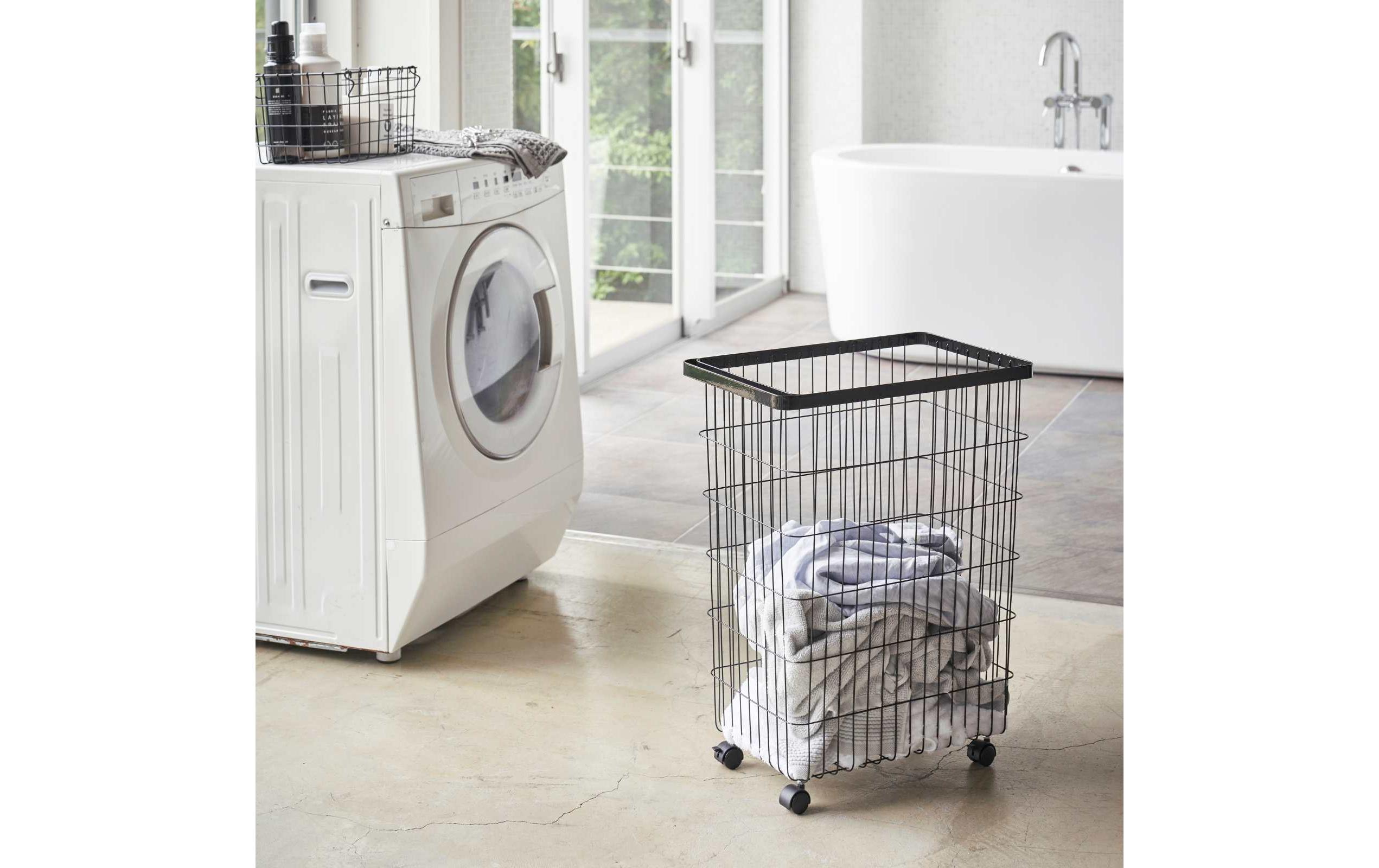 Wäschekorb Tower 50 l, Schwarz<br>Wäschekorb mit Rollen