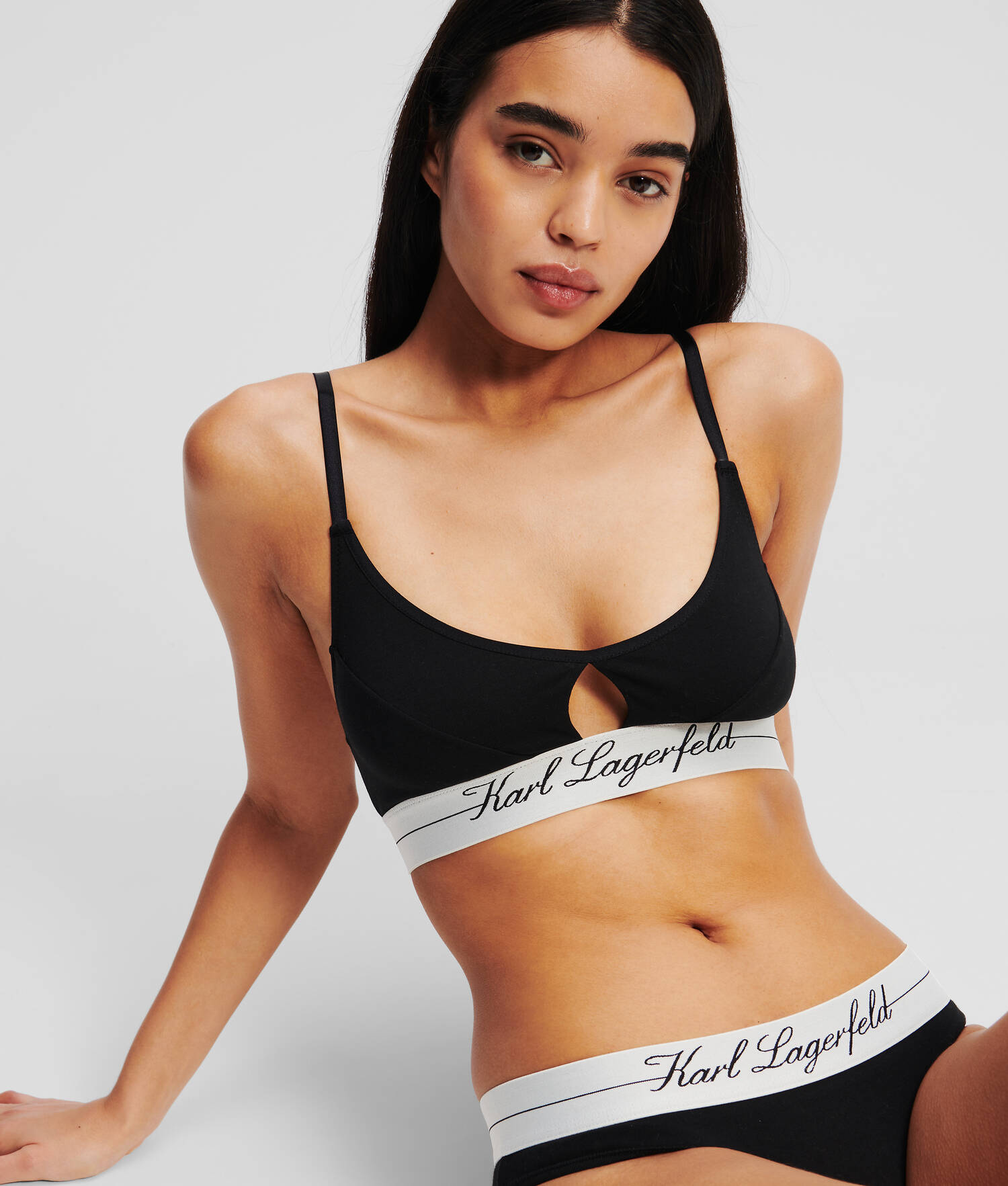 SOUTIEN-GORGE À DÉCOUPE HOTEL KARL - Noir