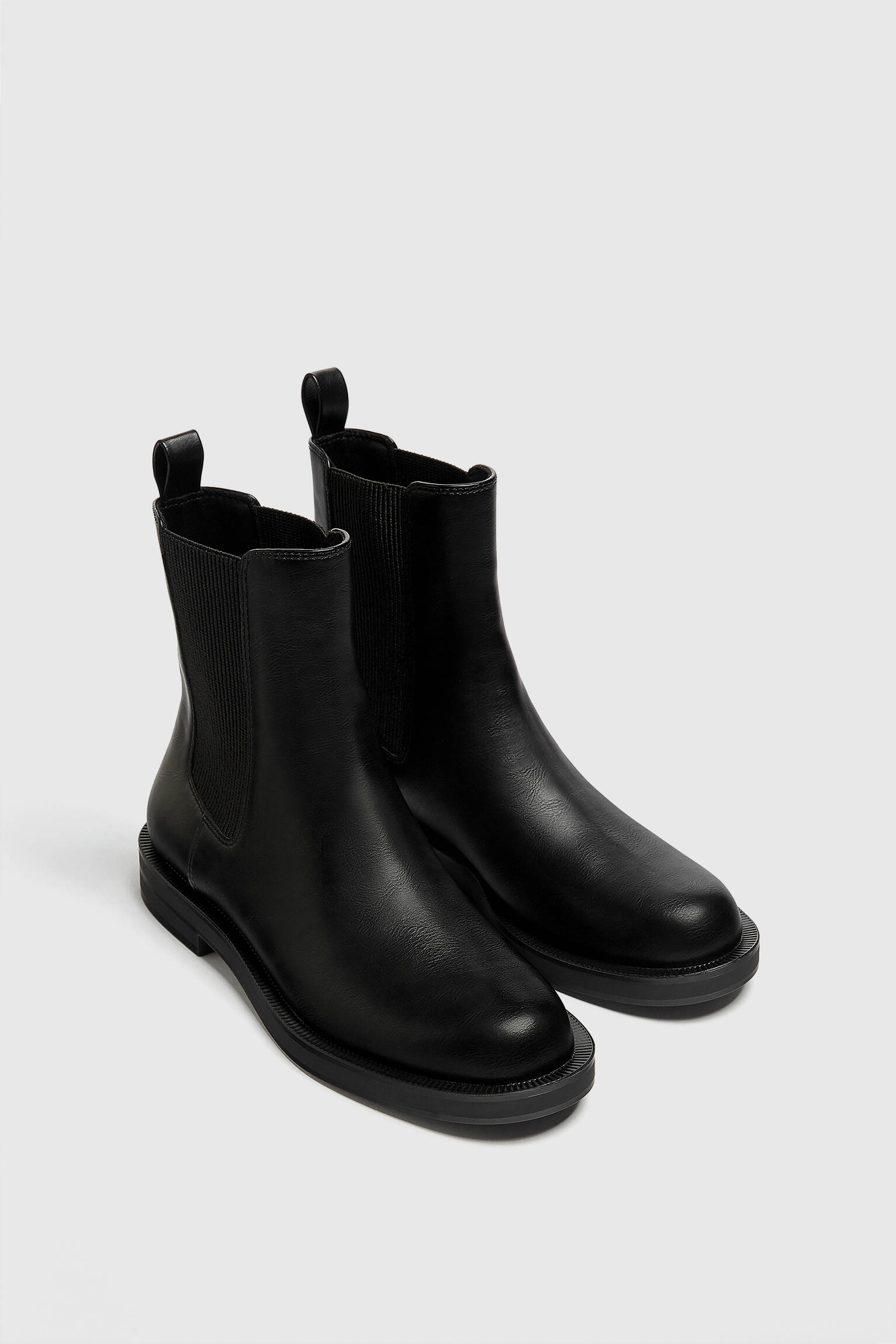 BOTAS DE CANO BAIXO COM ELÁSTICO - PRETAS