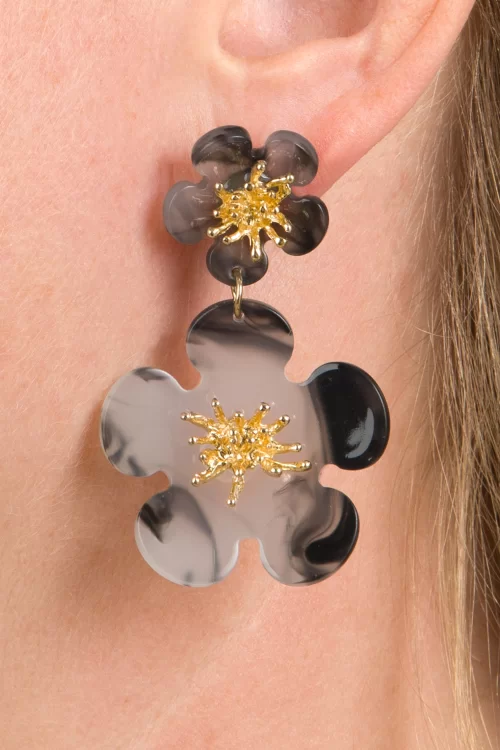Day&Eve by Go Dutch Label Double Flower oorbellen in grijs