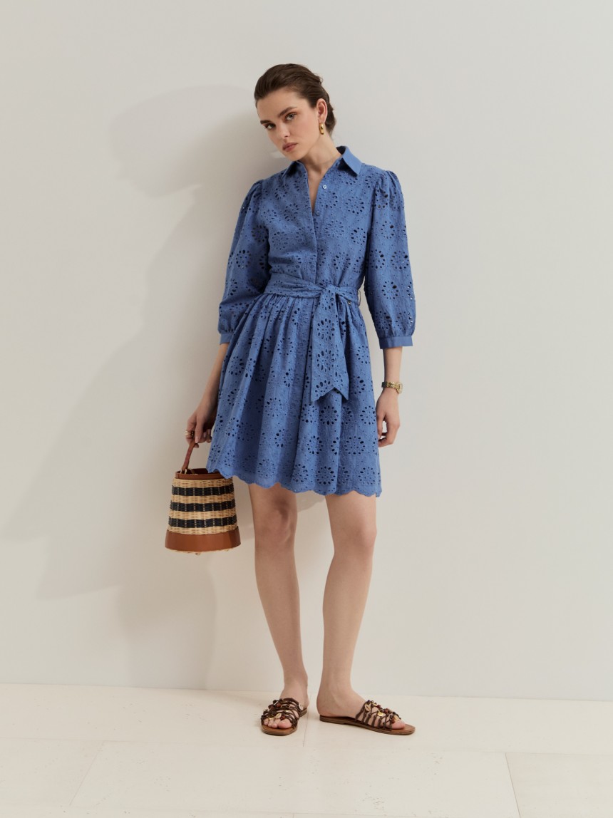 Vestido curto com bordado inglês