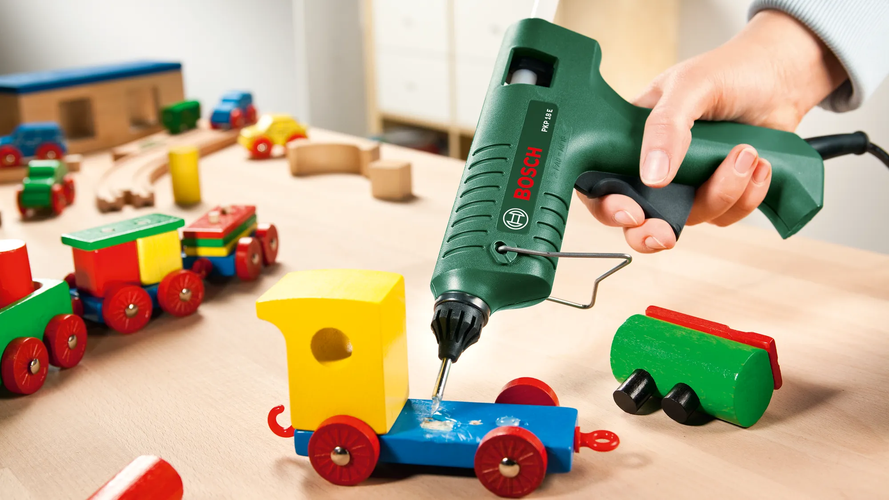 Bosch Home & Garden  Heißklebepistole PKP 18 E, 18 E    Klebepistole mit gleichmäßigem Kleberfluss