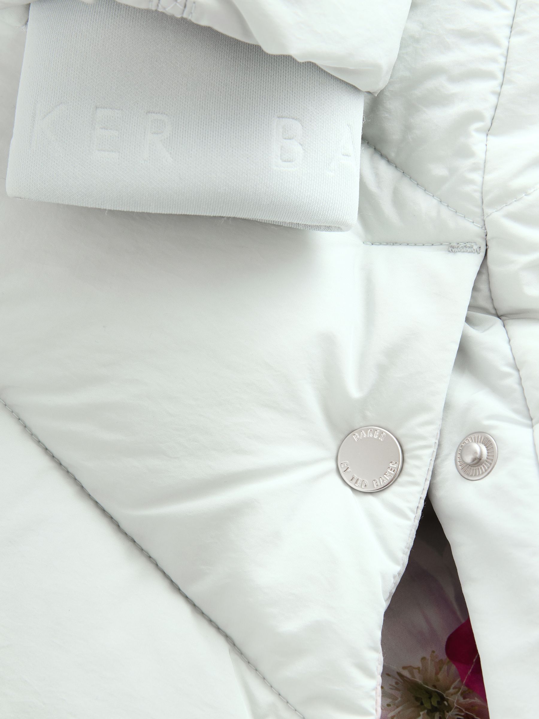 Mintgroen - Baker by Ted Baker - Regenbestendige gewatteerde jas met strikzak en V-vormige print