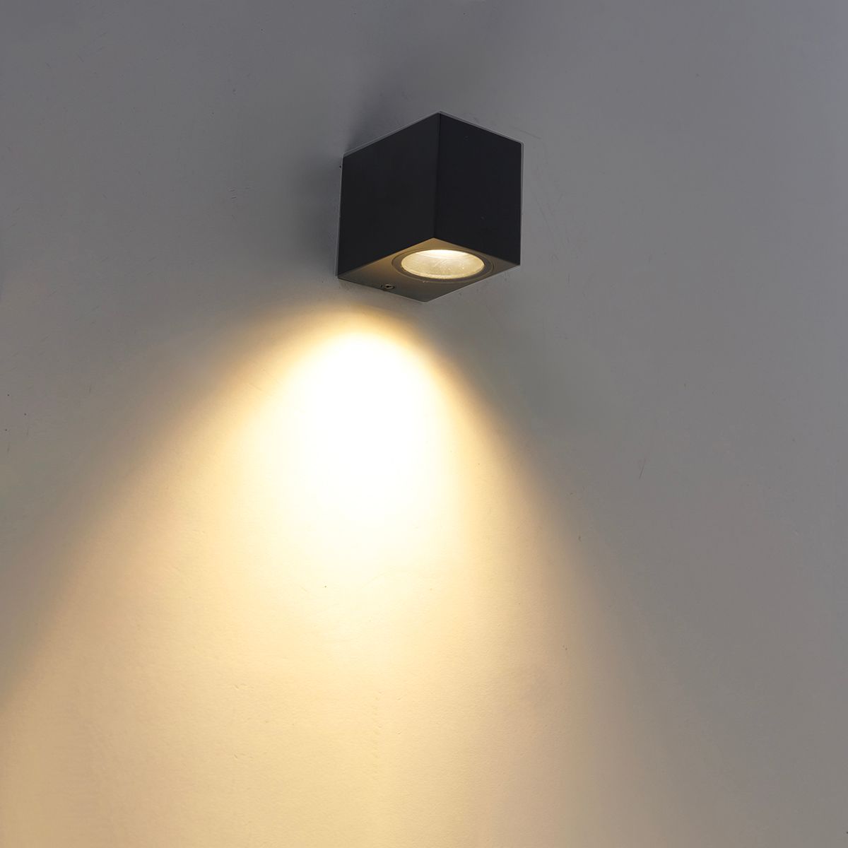 Moderne wandlamp zwart GU10 50mm IP44 - Baleno