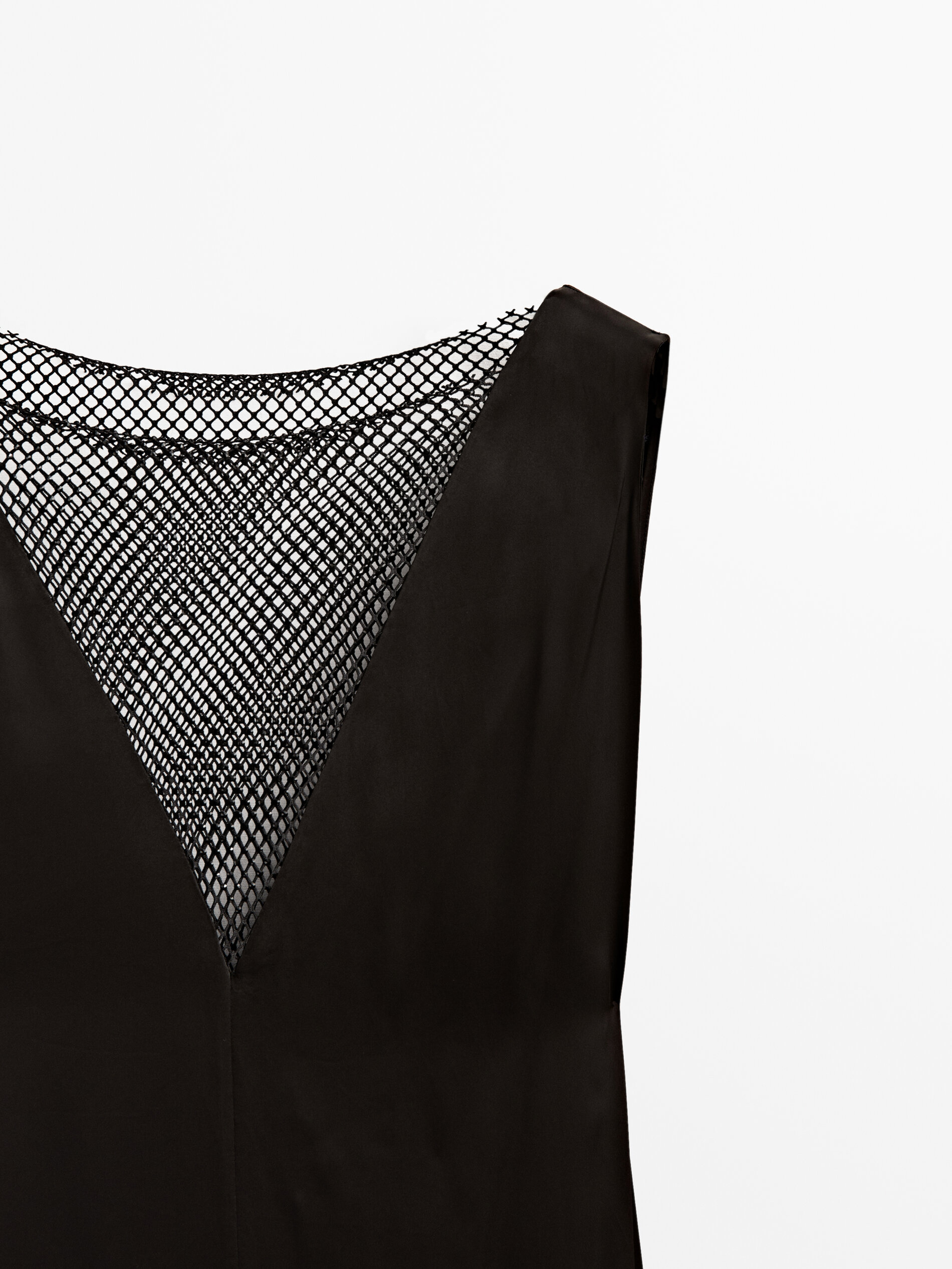 Vestido amplo com detalhes nos ombros - PRETO