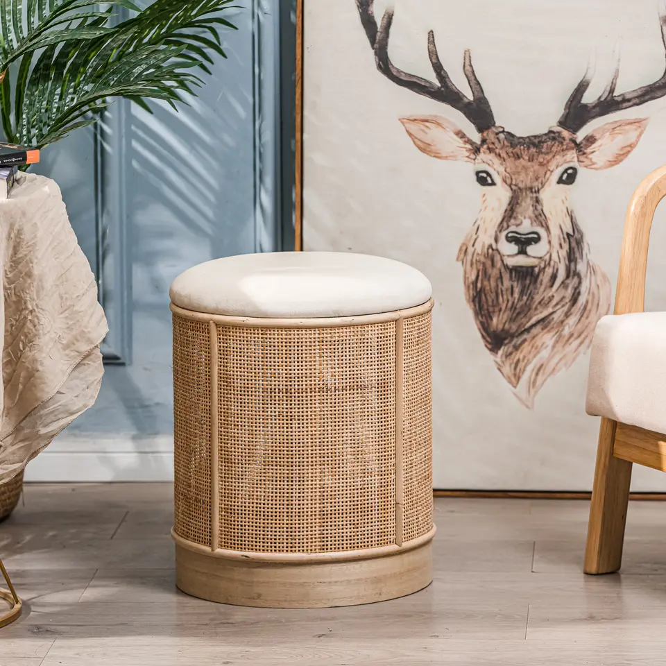 Pouf in beige velvet and rattan
