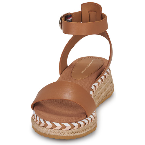 Tommy Hilfiger - LOW WEDGE SANDAL - Cognac
