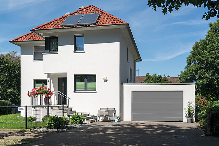 Porte de garage sectionnelle acier Hormann gris aluminium RAL 9007 - l.237,5 x h.212,5 cm - motorisée