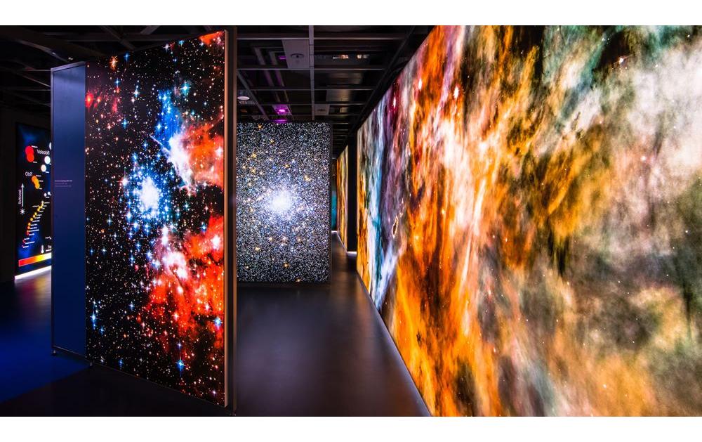 Projektor ZU820TST<br>Ultraheller Ultrakurzdistanzprojektor für die professionelle Installation