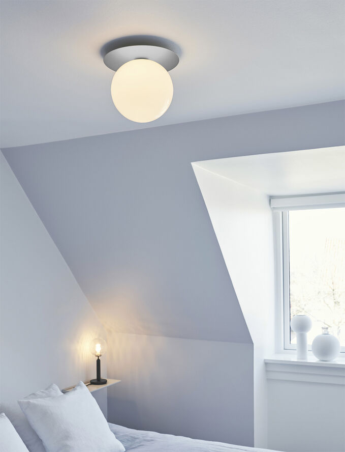 Nuura Liila 1 Large IP44 Light silver / opal