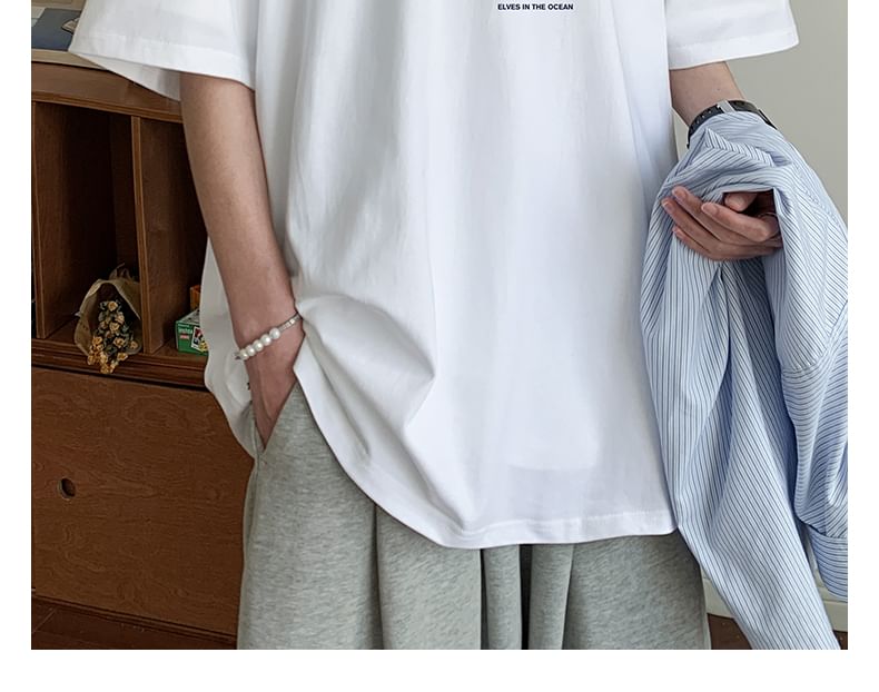 Bay Go Mall - T-shirt met korte mouwen, ronde hals en haaienprint