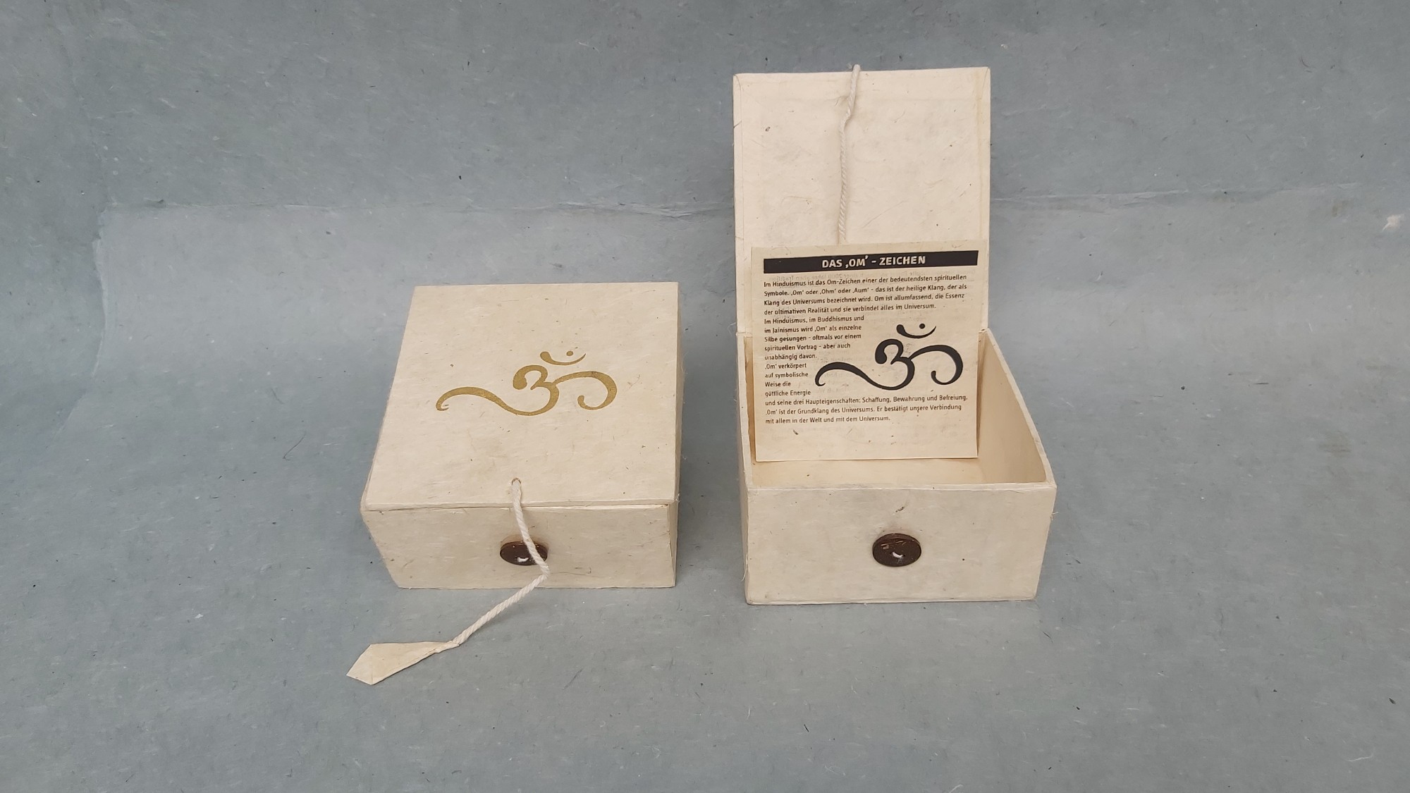 Lokta Box Om, weiß, T 11 cm, B 11 cm, H 5,5 cm von fischer's lagerhaus