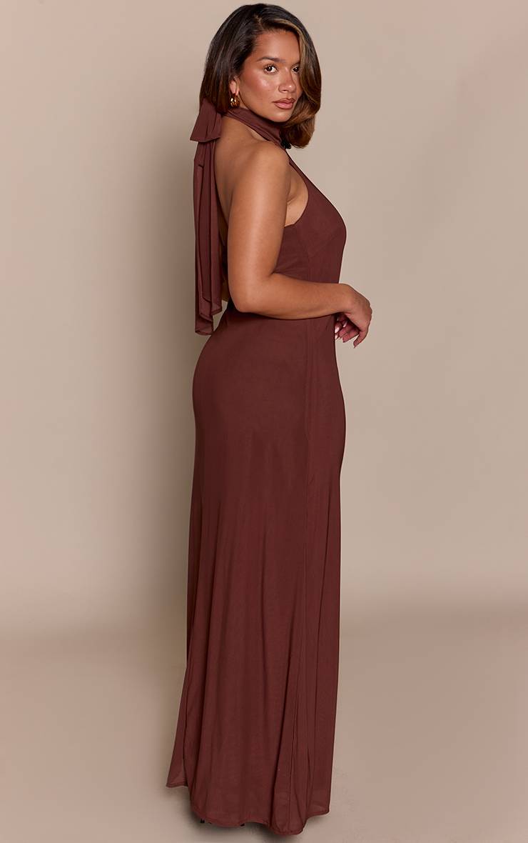 Chocolat Robe Maxi Ajustée Avec Détail Foulard En Mousseline