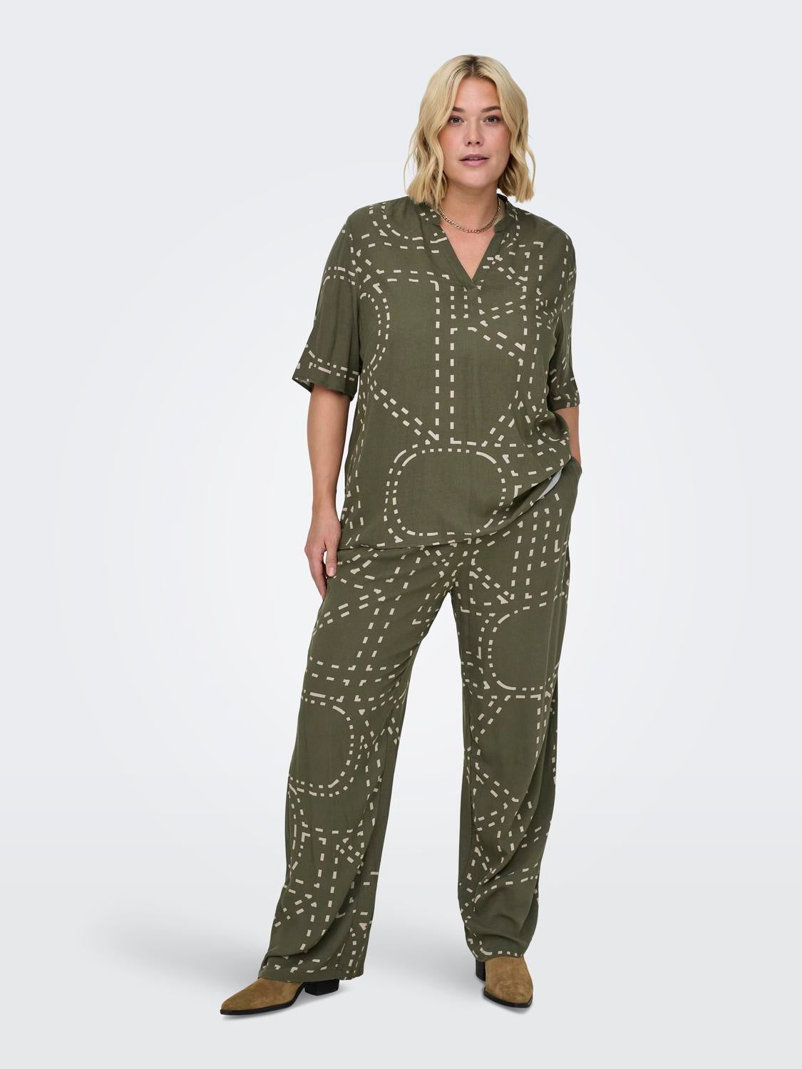 CARPHOEBE Normal geschnitten Hose mit weitem Beinschnitt Kalamata
