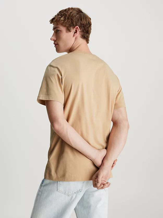 Camiseta com monograma