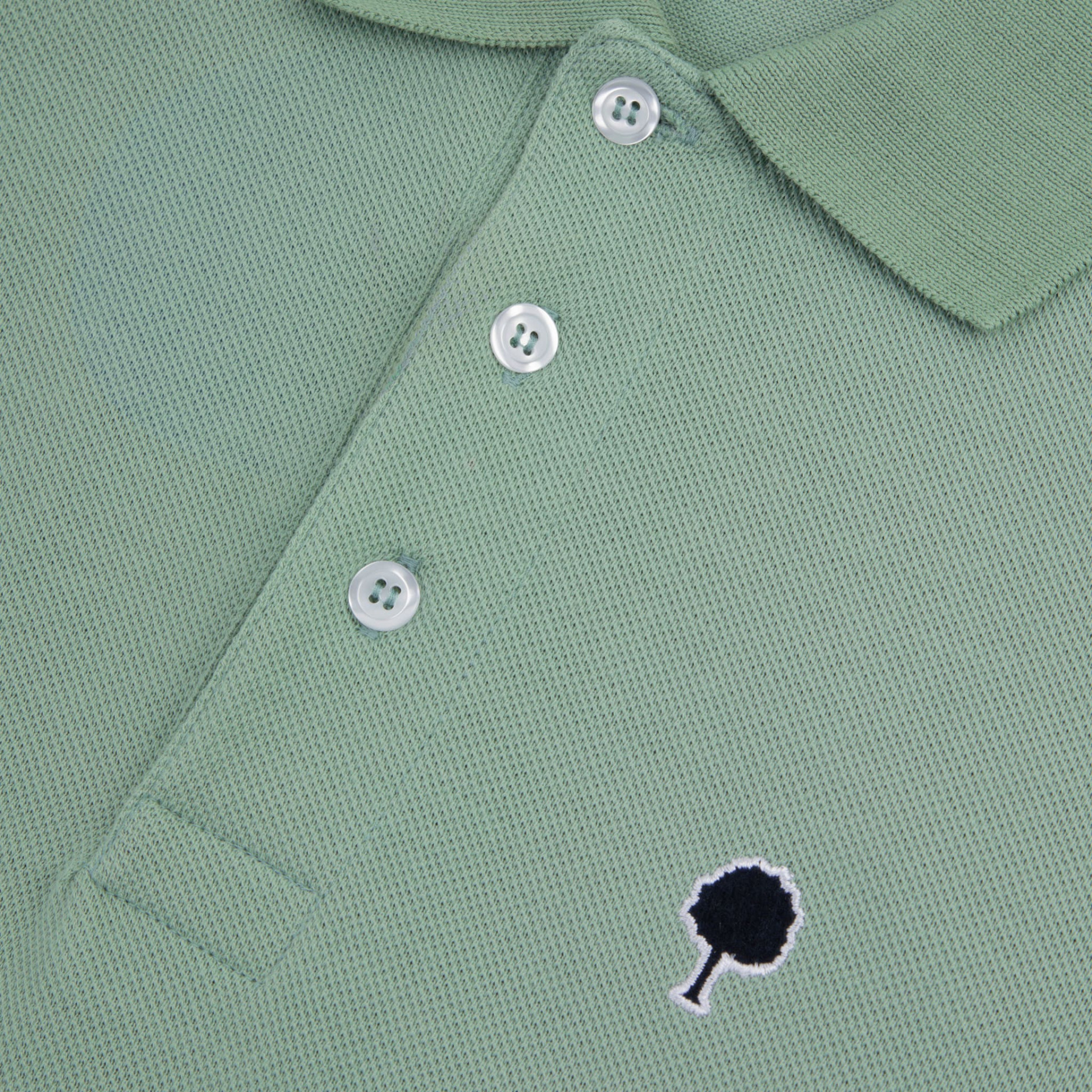 Polo vert clair broderie arbre coton et coton recyclé - modèle lumigny