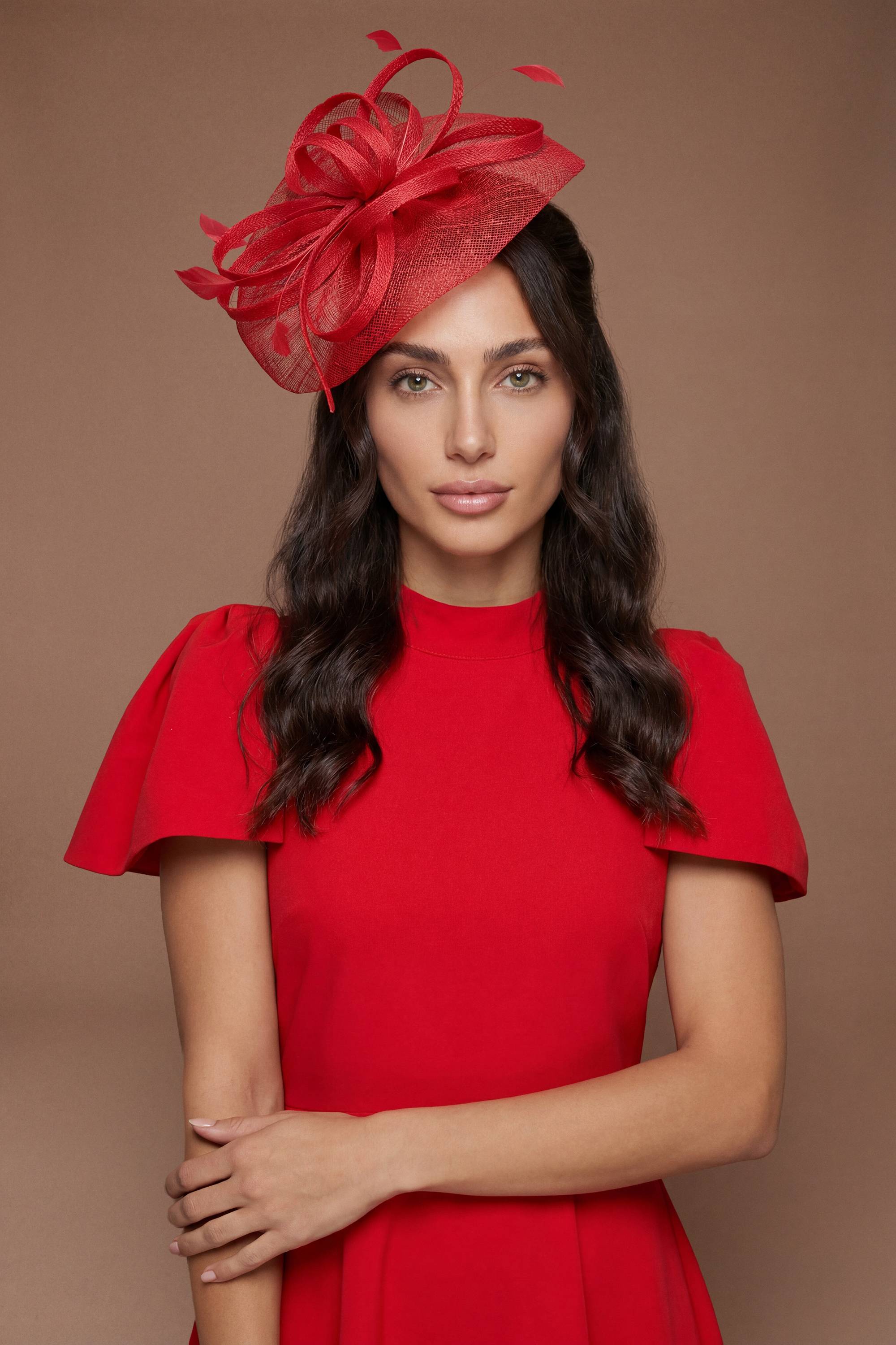 Coast Bibi Disque Relevé Avec Boucles Et Plumes