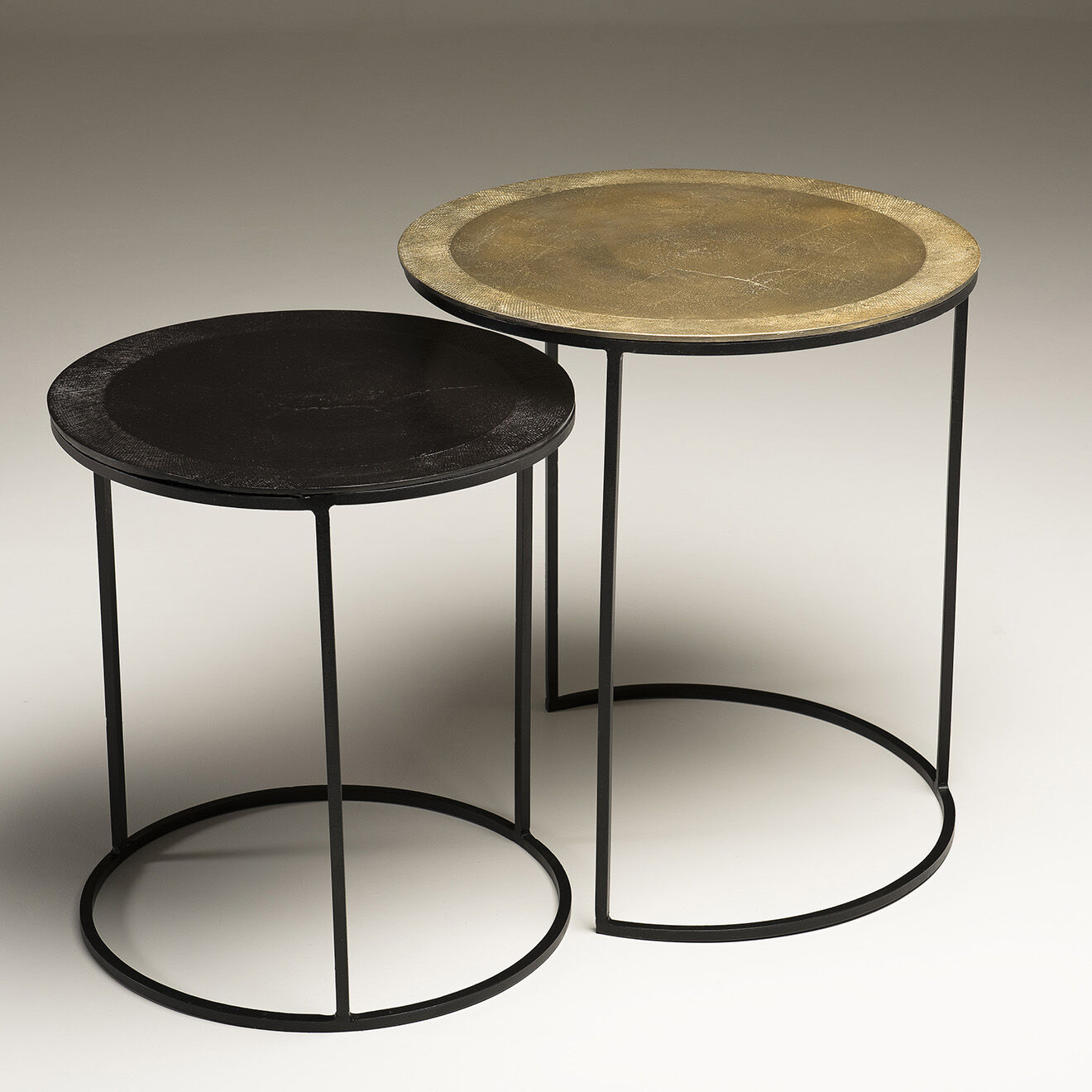 Macabane 2 Tables d'appoint gigognes rondes Jonas doré/noir - D.48.5xH.52 cm