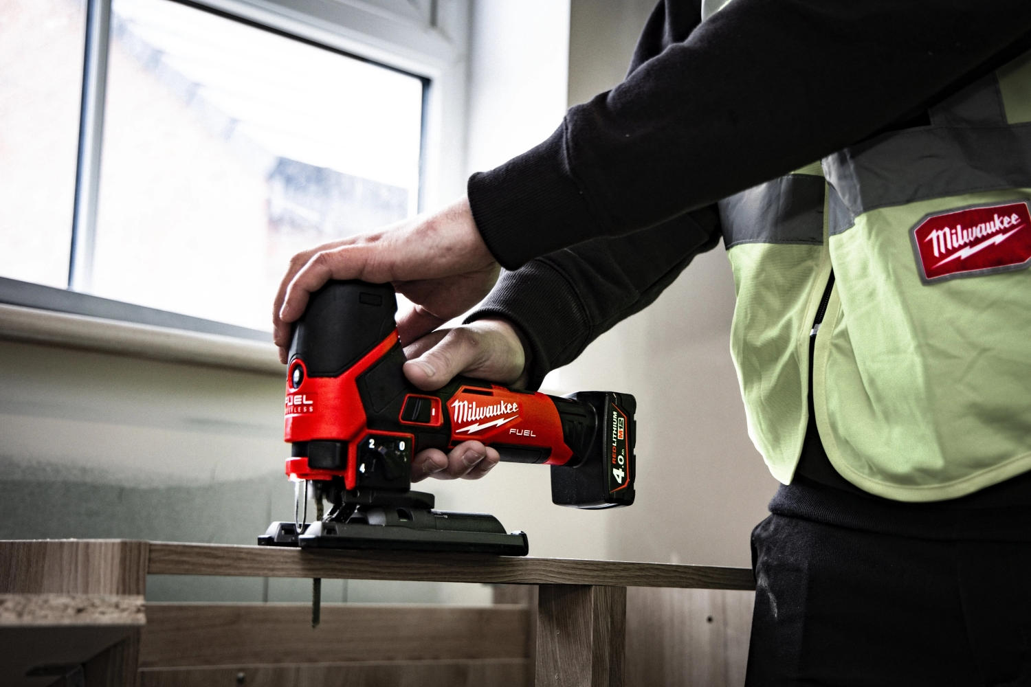 Milwaukee M12 FJS-422X 12V Li-Ion Accu (1x 4,0Ah, 1x 2,0Ah) Decoupeerzaagmachine Set in HD Box - Koolborstelloos