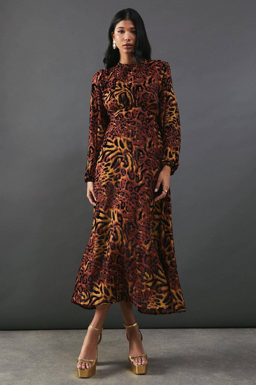 Warehouse Robe Midi à Manches Ballon et Couture Empire en Velours Dévoré