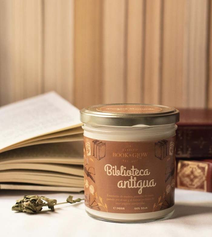 Book and Glow - *Perfect Moments* - Vela de Soja - Biblioteca antigua