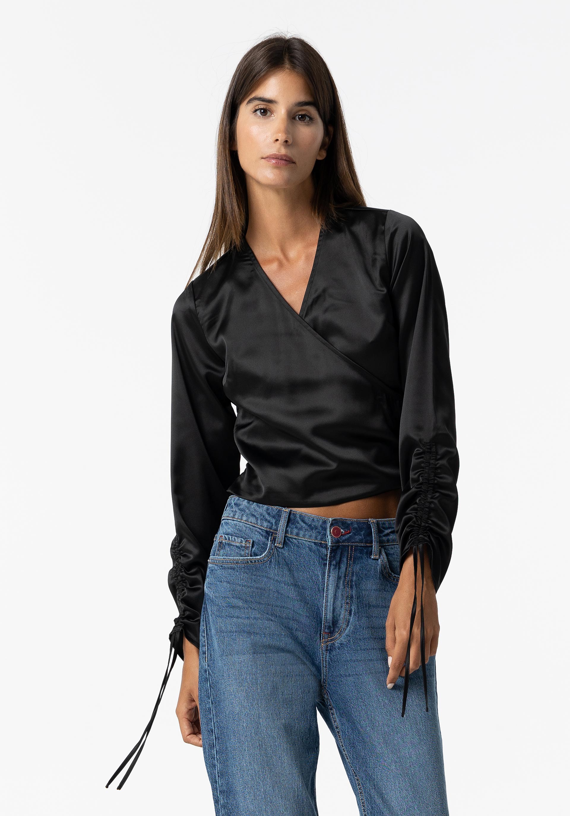 Blusa Cruzada Acetinada