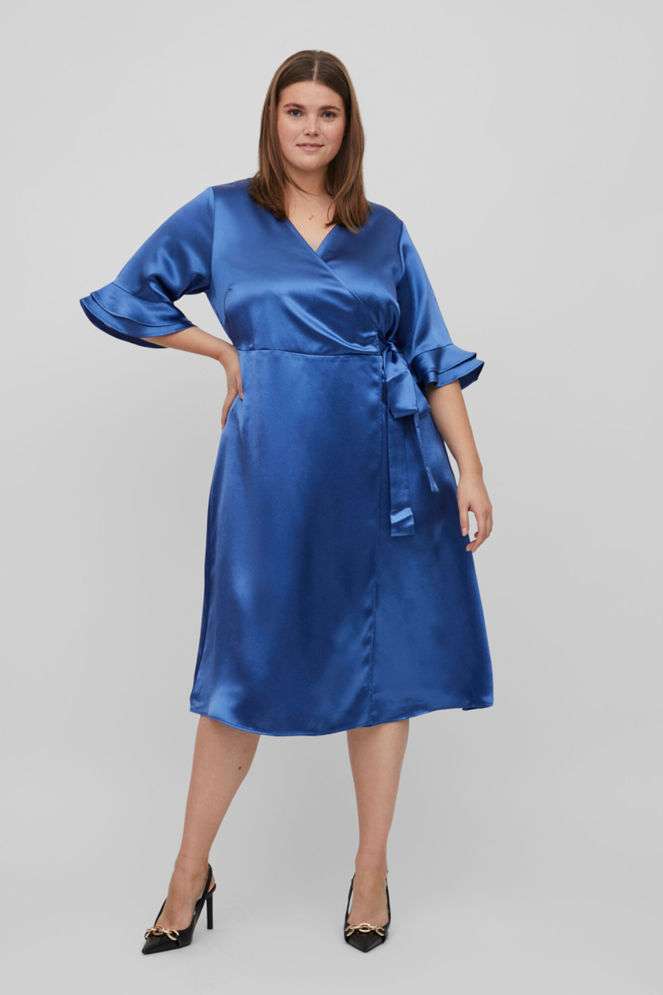 Vestido midi envelope de cetim - Azul