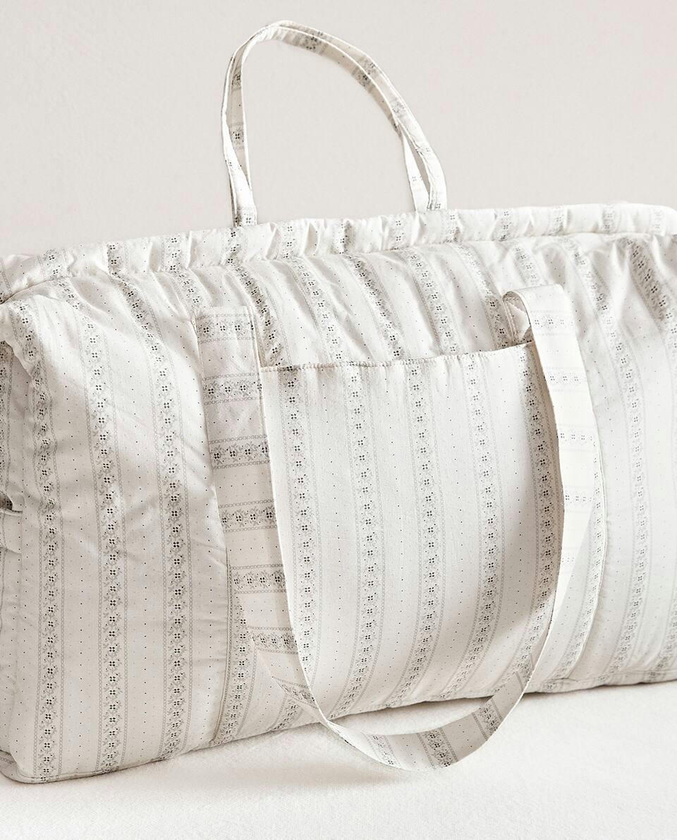 BOLSA DE MATERNIDADE COM ESTAMPA FLORAL