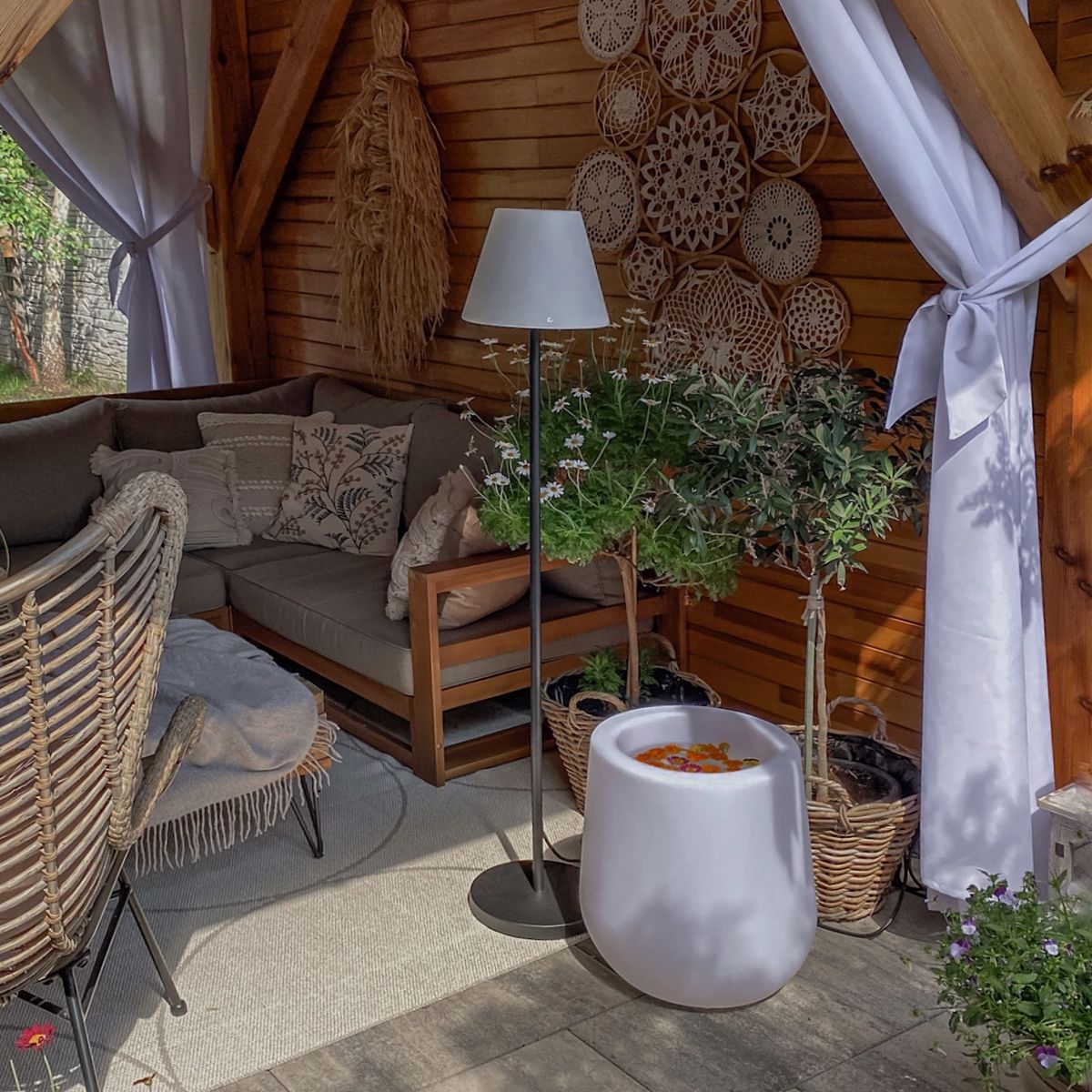 Buiten vloerlamp zwart met witte kap IP65 25 cm - Virginia