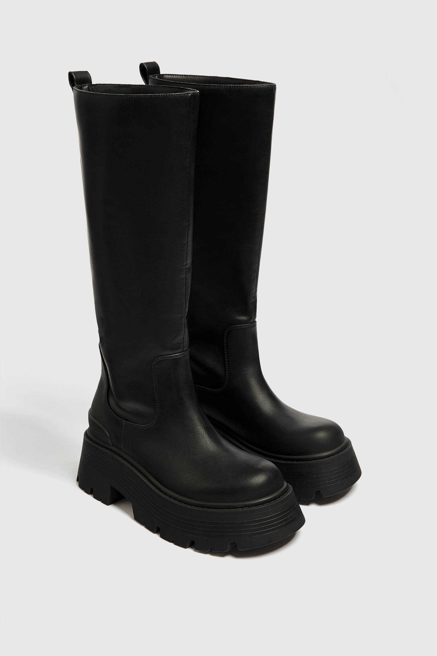 BOTA DE CANO ALTO COM FORRO QUENTE - PRETA